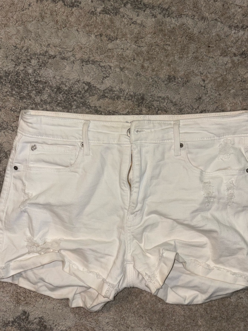 3/$20! Offers open! Women’s size 10 white shorts Levi's White High-Rise Shorts
